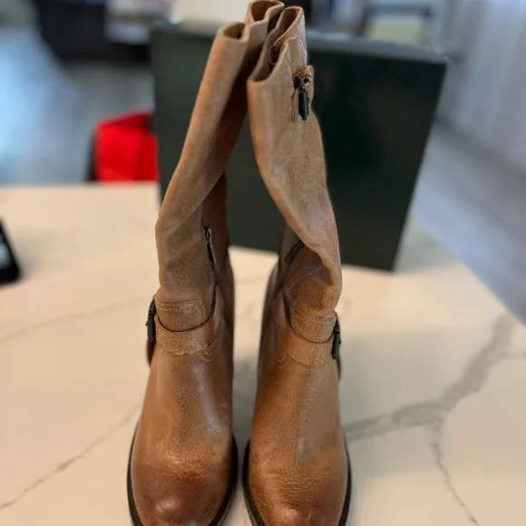 Mia Limited Edition boots - Picture 2 of 2